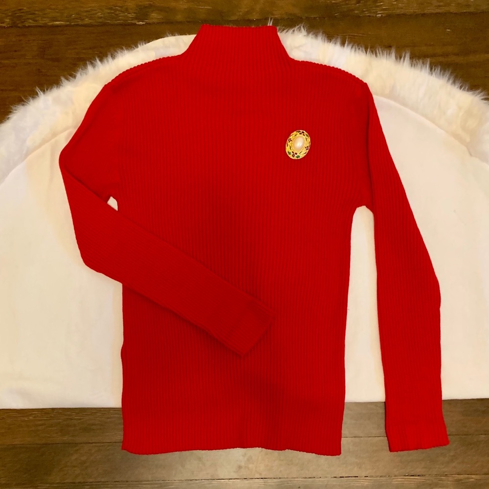 Ribbed mock turtleneck with vintage brooch